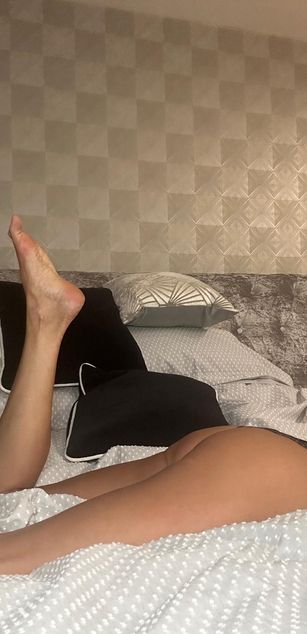 Model - British Cougar MILF blowjob