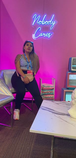 Model - Manuela Veelez curvy