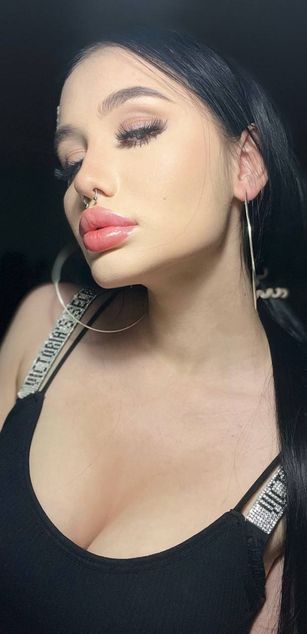 Model - Annie Laar blowjob