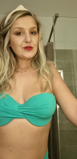 Model - MayaTrainor deepthroat