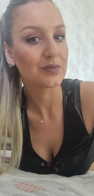 Model - MayaTrainor deepthroat