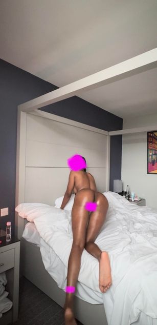 Model - Sex Goddess Nera squirt