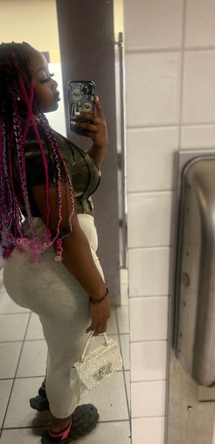 Model - pocahontasgrim findom