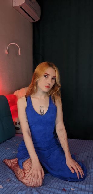 Model - Dead_Moon striptease