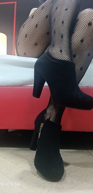 Model - Poca_Hontas tatooed