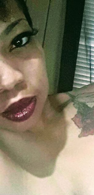 Model - Miss Potts bigboobs