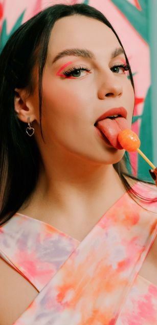 Model - Luna Night blowjob