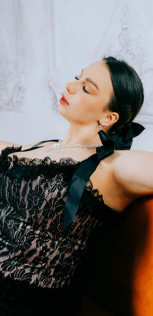 Model - Luna Night blowjob