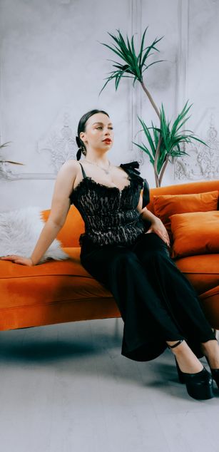 Model - Luna Night blowjob