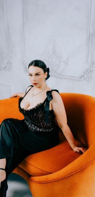 Model - Luna Night blowjob