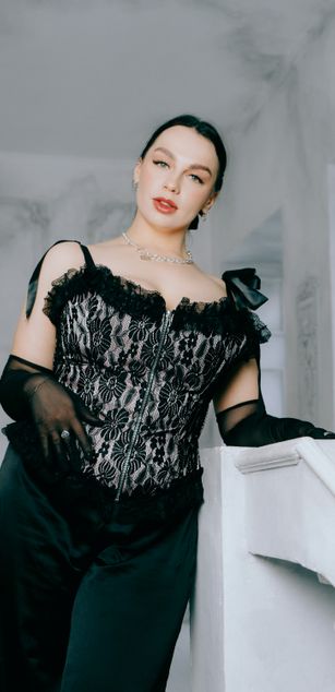 Model - Luna Night blowjob