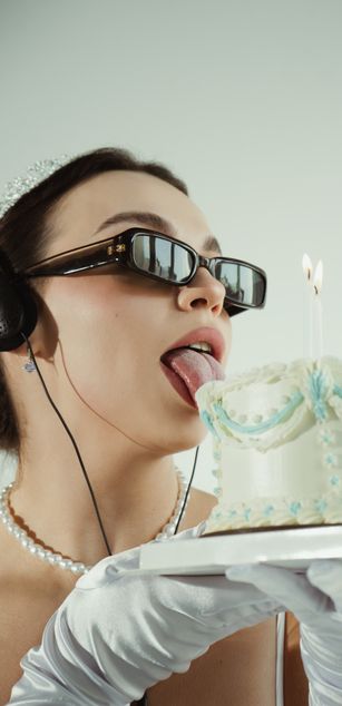 Model - Luna Night blowjob