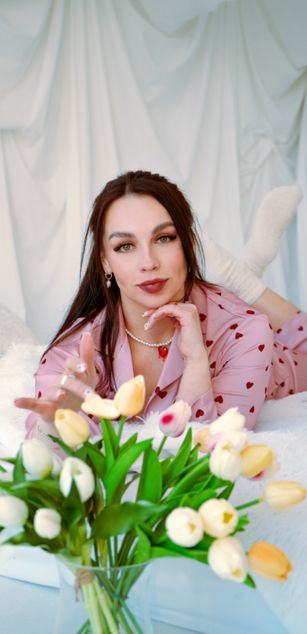 Model - Luna Night blowjob