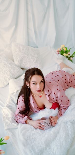 Model - Luna Night blowjob