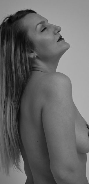 Model - MayaTrainor deepthroat