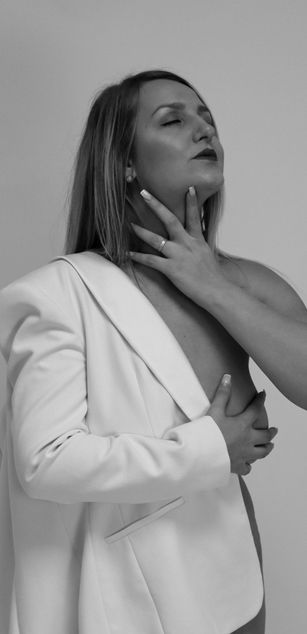 Model - MayaTrainor deepthroat