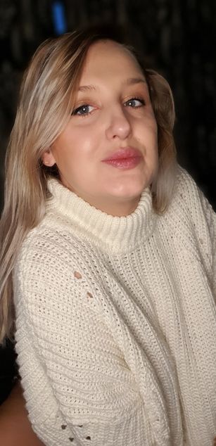 Model - MayaTrainor deepthroat