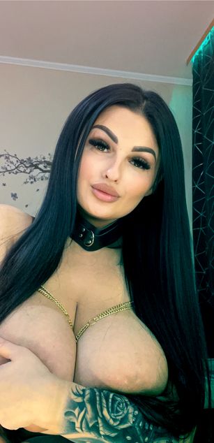 Model - Jessie bigtits