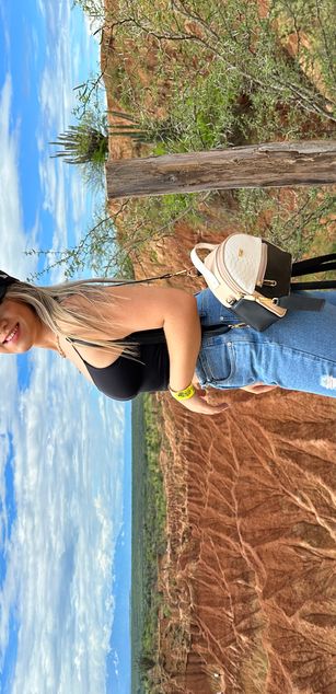 Model - Laura Duque deepthroat