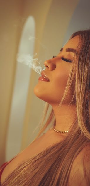 Model - Laura Duque deepthroat