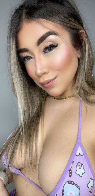 Model - Laura Duque deepthroat