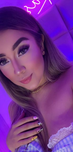 Model - Laura Duque deepthroat