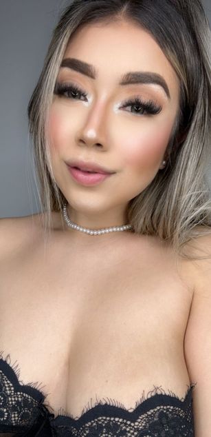 Model - Laura Duque deepthroat