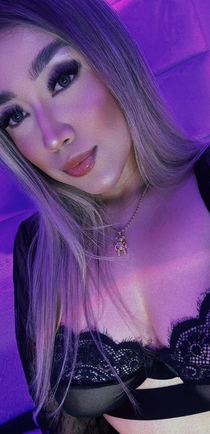 Model - Laura Duque deepthroat