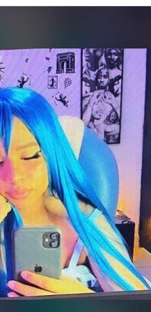 Model - Danielle bigboobs