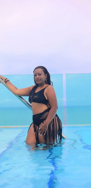 Model - Claudia deepthroat