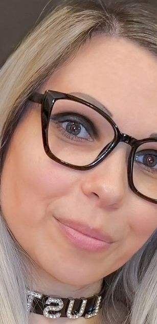 Model - Goddess Barbie Femdom Hottie bigtits