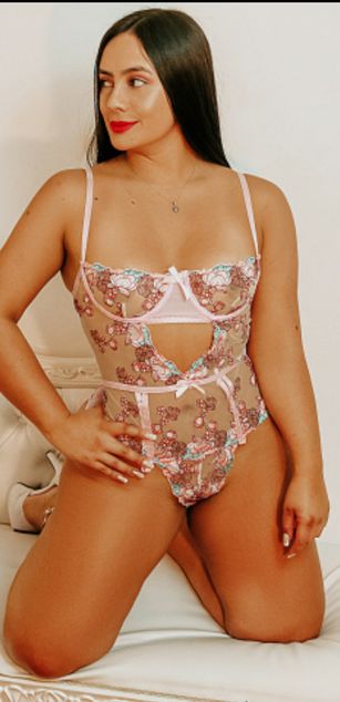 Model - laura cadwell deepthroat