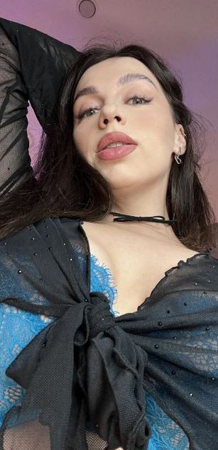 Model - Luna Night blowjob