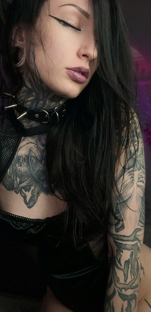 Model - InkedDream dominatrix
