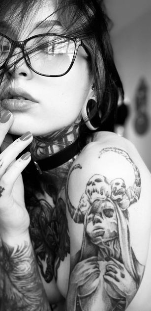 Model - InkedDream dominatrix