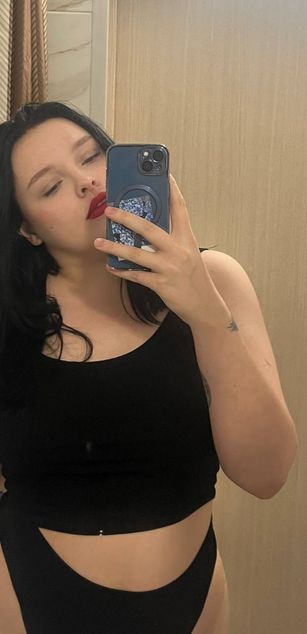 Model - AleksaSin curvy