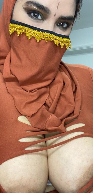 Model - Carla Williams masturbation