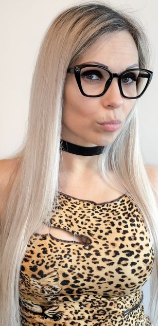 Model - Goddess Barbie Femdom Hottie bigtits