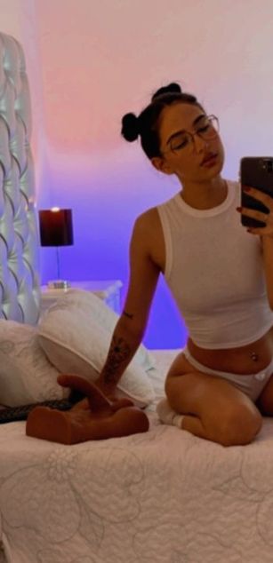 Model - Juana Green deepthroat