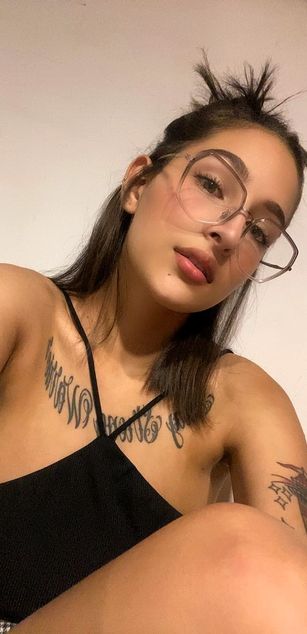 Model - Juana Green deepthroat