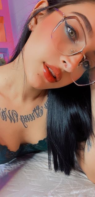 Model - Juana Green deepthroat