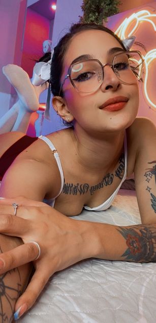 Model - Juana Green deepthroat