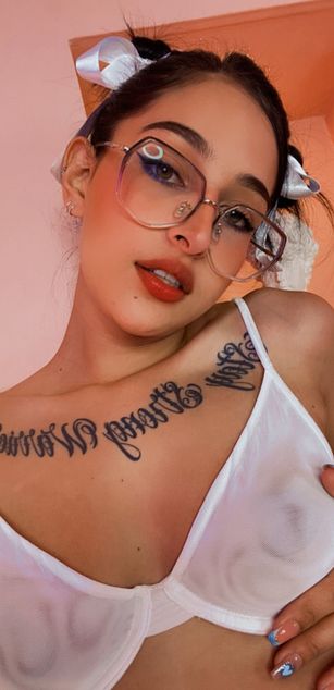 Model - Juana Green deepthroat