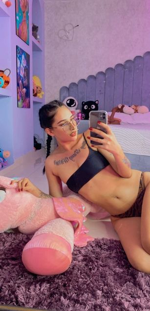 Model - Juana Green deepthroat