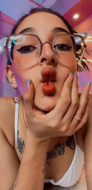 Model - Juana Green deepthroat