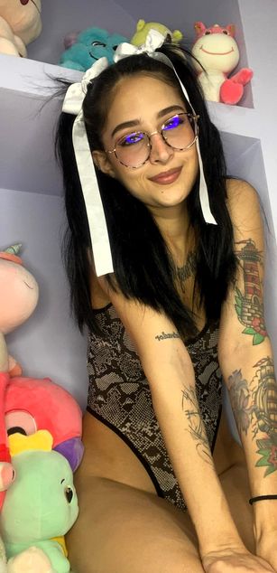 Model - Juana Green deepthroat