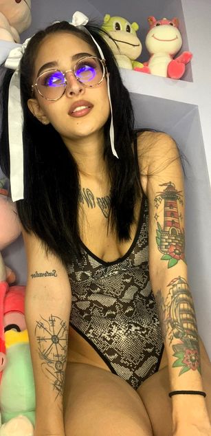 Model - Juana Green deepthroat