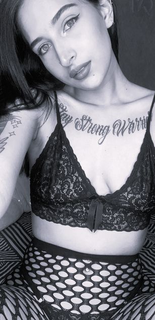 Model - Juana Green deepthroat