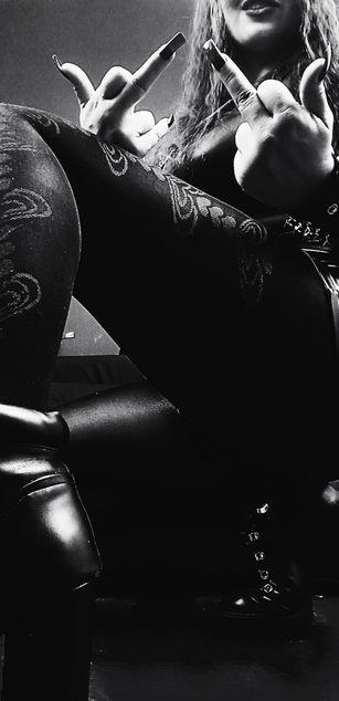 Model - MissMadeleine feet