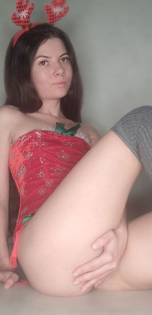 Model - AlisiaNovo dildo